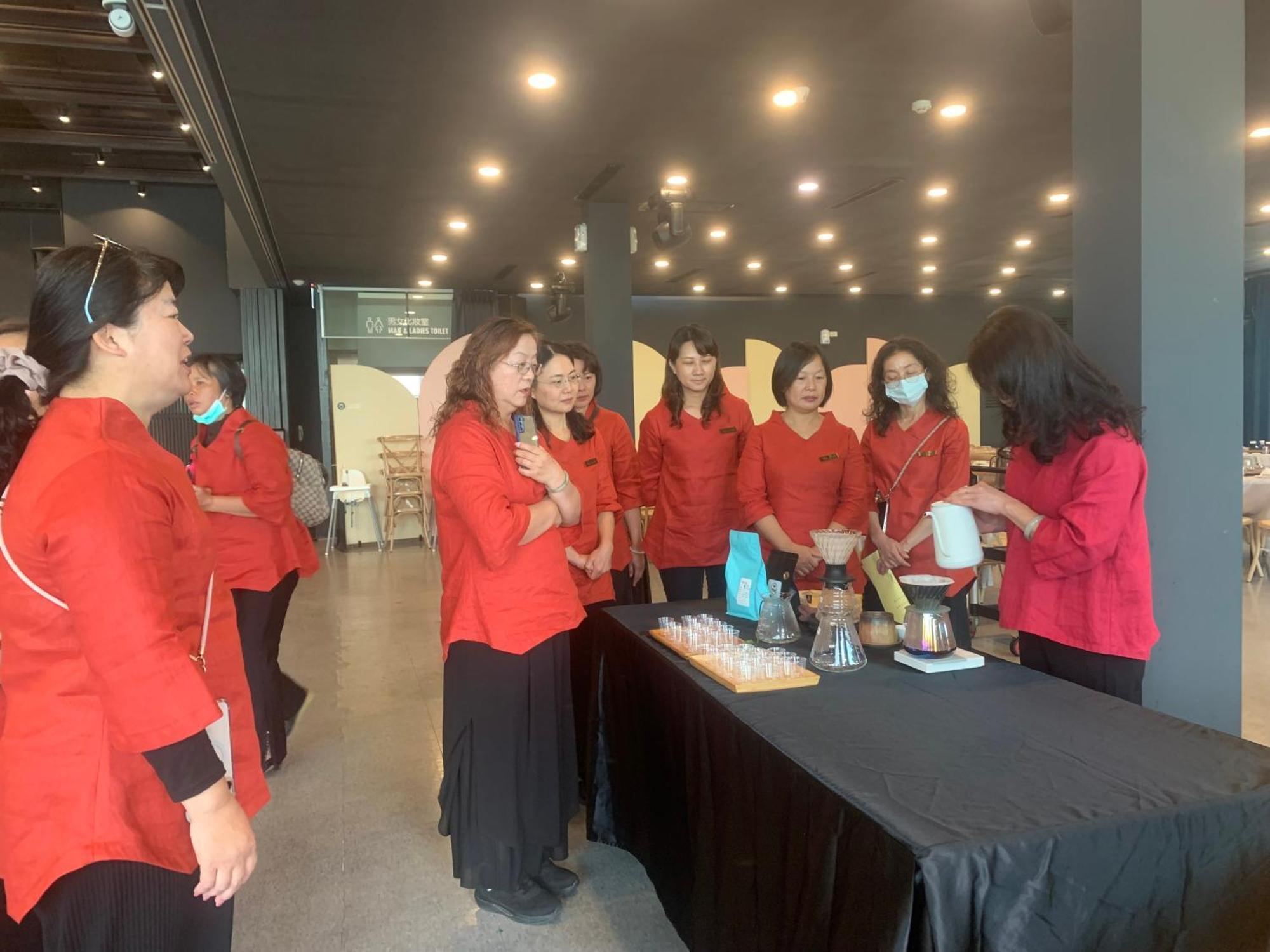 Qun Feng Hotel Фэньчиху Экстерьер фото